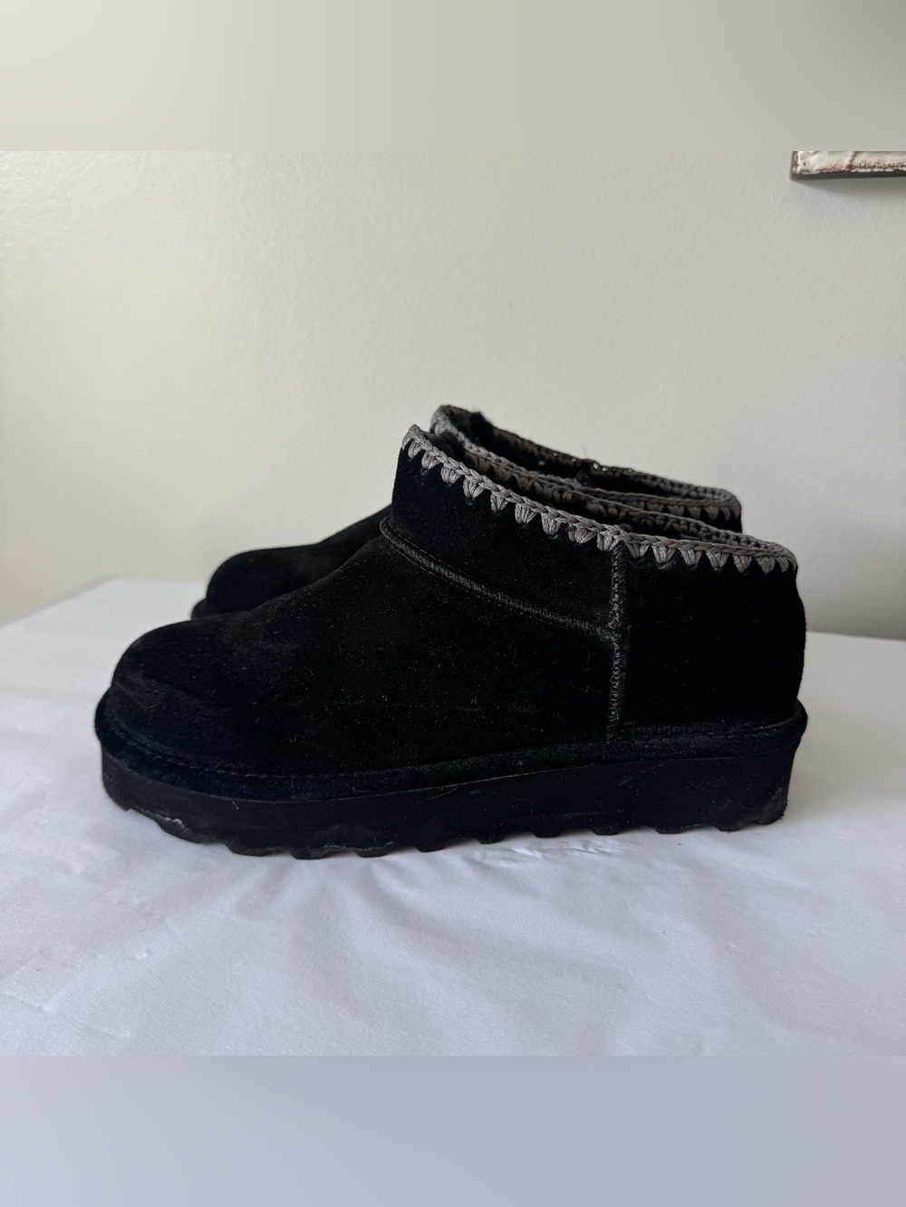 BEARPAW Size 10 Women’s Slip On Winter Booties